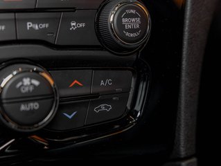 2023 Chrysler 300 in St-Jérôme, Quebec - 23 - w320h240px