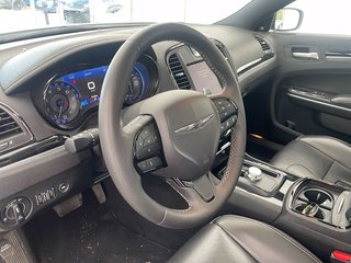 Chrysler 300  2023 à St-Jérôme, Québec - 4 - w320h240px