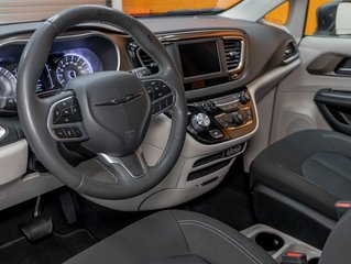 Chrysler Grand Caravan  2022 à St-Jérôme, Québec - 2 - w320h240px