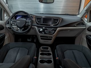 Chrysler Grand Caravan  2022 à St-Jérôme, Québec - 11 - w320h240px