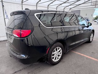 Chrysler Grand Caravan  2022 à St-Jérôme, Québec - 8 - w320h240px