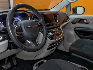 Chrysler Grand Caravan  2022 à St-Jérôme, Québec - 2 - w320h240px