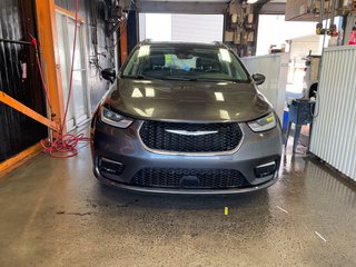 Chrysler Pacifica Hybrid  2022 à St-Jérôme, Québec - 4 - w320h240px