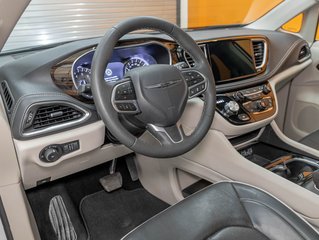 2024 Chrysler Pacifica in St-Jérôme, Quebec - 2 - w320h240px