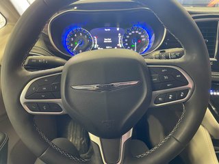 2024 Chrysler Pacifica in St-Jérôme, Quebec - 16 - w320h240px