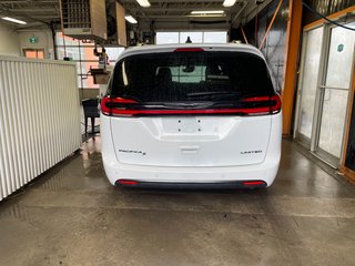 2024 Chrysler Pacifica in St-Jérôme, Quebec - 9 - w320h240px