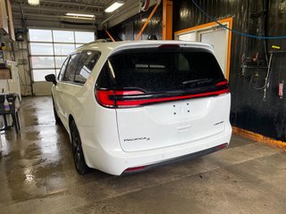 2024 Chrysler Pacifica in St-Jérôme, Quebec - 8 - w320h240px