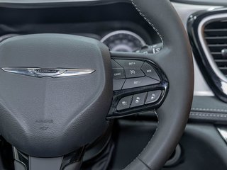 2024 Chrysler Pacifica in St-Jérôme, Quebec - 16 - w320h240px