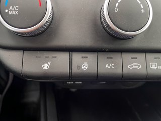 2024 Hyundai Elantra in St-Jérôme, Quebec - 12 - w320h240px