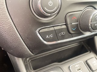 Jeep Cherokee  2021 à St-Jérôme, Québec - 17 - w320h240px