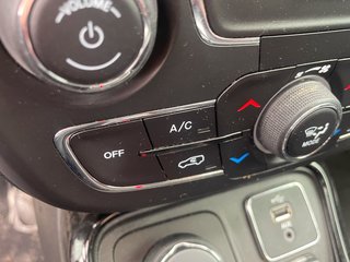 2019 Jeep Compass in St-Jérôme, Quebec - 13 - w320h240px