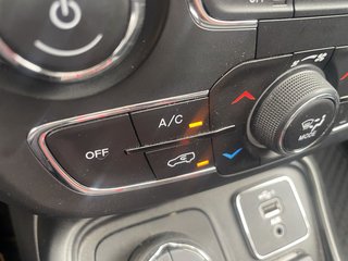 2021 Jeep Compass in St-Jérôme, Quebec - 17 - w320h240px
