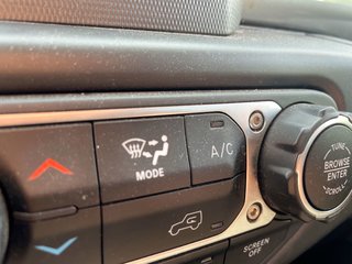 2021 Jeep Gladiator in St-Jérôme, Quebec - 13 - w320h240px