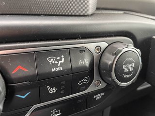 2022 Jeep Gladiator in St-Jérôme, Quebec - 14 - w320h240px