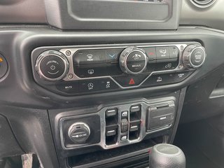 2022 Jeep Gladiator in St-Jérôme, Quebec - 13 - w320h240px
