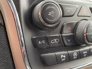 Jeep Grand Cherokee  2017 à St-Jérôme, Québec - 14 - w320h240px