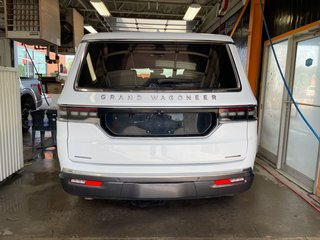 Jeep Grand Wagoneer  2022 à St-Jérôme, Québec - 8 - w320h240px