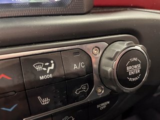 2021 Jeep Wrangler in St-Jérôme, Quebec - 16 - w320h240px