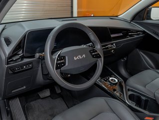 Kia Niro Plug-In Hybrid  2024 à St-Jérôme, Québec - 2 - w320h240px