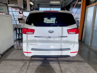 2017 Kia Sedona in St-Jérôme, Quebec - 5 - w320h240px