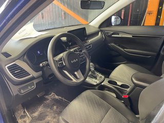 Kia Seltos  2023 à St-Jérôme, Québec - 3 - w320h240px