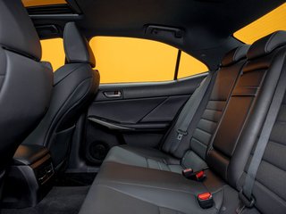 Lexus IS 300  2017 à St-Jérôme, Québec - 30 - w320h240px