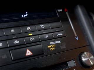 Lexus IS 300  2017 à St-Jérôme, Québec - 21 - w320h240px