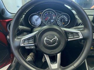 2022 Mazda MX-5 in St-Jérôme, Quebec - 16 - w320h240px
