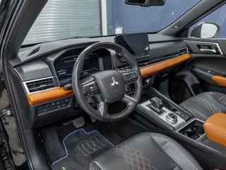 Mitsubishi Outlander PHEV  2023 à St-Jérôme, Québec - 2 - w320h240px