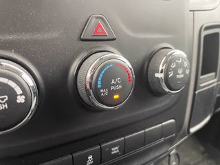 Ram 1500 Classic  2019 à St-Jérôme, Québec - 9 - w320h240px