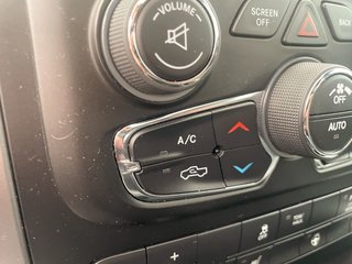 2021 Ram 1500 Classic in St-Jérôme, Quebec - 14 - w320h240px