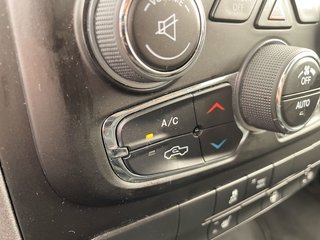2022 Ram 1500 Classic in St-Jérôme, Quebec - 16 - w320h240px