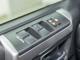 Toyota 4Runner  2019 à St-Jérôme, Québec - 25 - w320h240px