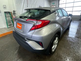 Toyota C-HR  2019 à St-Jérôme, Québec - 8 - w320h240px