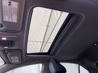 Toyota Camry Hybrid  2022 à St-Jérôme, Québec - 3 - w320h240px