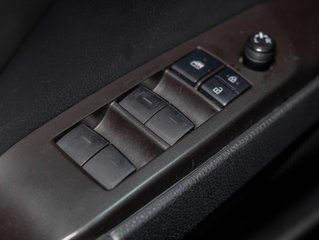 Toyota Camry Hybrid  2022 à St-Jérôme, Québec - 26 - w320h240px