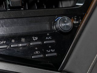 Toyota Camry Hybrid  2022 à St-Jérôme, Québec - 21 - w320h240px