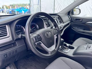 2016 Toyota Highlander in St-Jérôme, Quebec - 3 - w320h240px