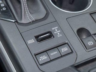2023 Toyota Highlander in St-Jérôme, Quebec - 22 - w320h240px