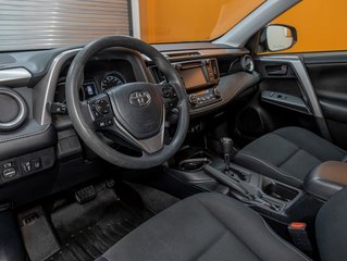 Toyota RAV4 Hybrid  2017 à St-Jérôme, Québec - 2 - w320h240px