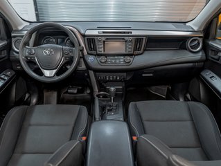 Toyota RAV4 Hybrid  2017 à St-Jérôme, Québec - 11 - w320h240px