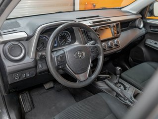 Toyota RAV4  2017 à St-Jérôme, Québec - 2 - w320h240px
