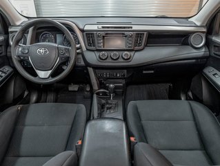 Toyota RAV4  2017 à St-Jérôme, Québec - 10 - w320h240px
