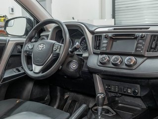 Toyota RAV4  2017 à St-Jérôme, Québec - 17 - w320h240px