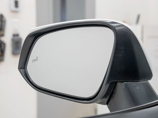 2019 Toyota RAV4 in St-Jérôme, Quebec - 37 - w320h240px