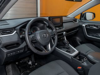 Toyota RAV4  2021 à St-Jérôme, Québec - 2 - w320h240px