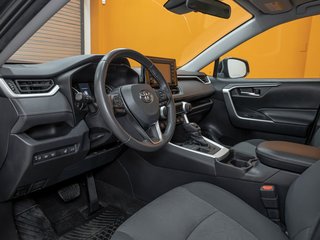 Toyota RAV4  2021 à St-Jérôme, Québec - 2 - w320h240px