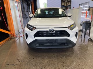 Toyota RAV4  2022 à St-Jérôme, Québec - 4 - w320h240px