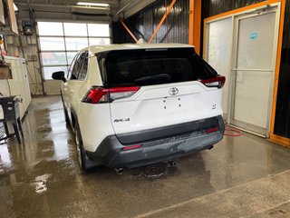 Toyota RAV4  2022 à St-Jérôme, Québec - 5 - w320h240px