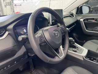 Toyota RAV4  2023 à St-Jérôme, Québec - 4 - w320h240px